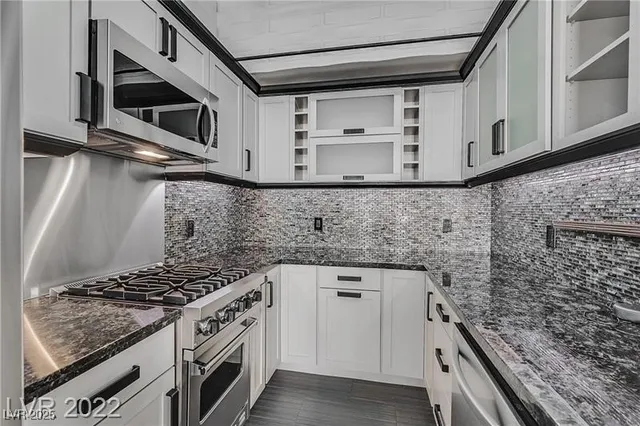 $2,295 | 5955 Sunlight Garden Way, Las Vegas, NV 89118