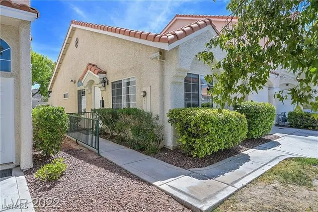 $2,295 | 5955 Sunlight Garden Way, Las Vegas, NV 89118
