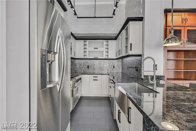 $2,295 | 5955 Sunlight Garden Way, Las Vegas, NV 89118