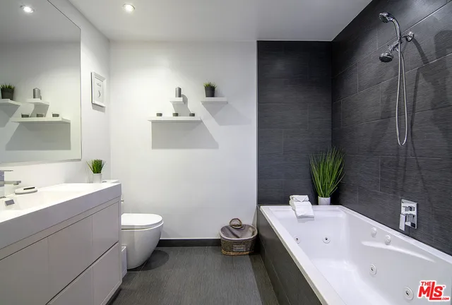 $1,539,000 | 7735 Isis Avenue, Los Angeles, CA 90045