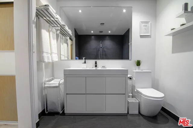 $1,539,000 | 7735 Isis Avenue, Los Angeles, CA 90045