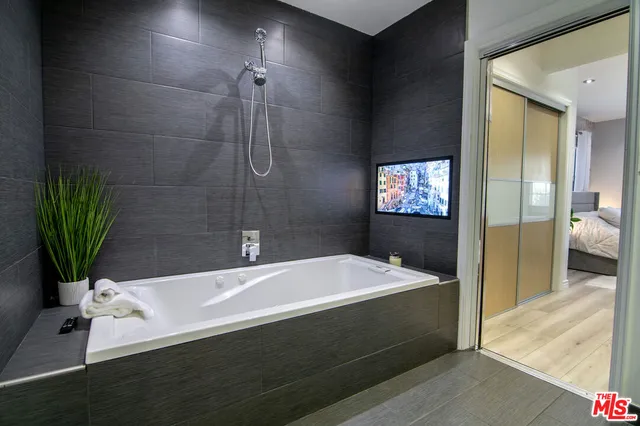 $1,539,000 | 7735 Isis Avenue, Los Angeles, CA 90045