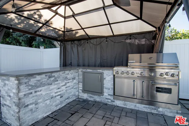 $1,539,000 | 7735 Isis Avenue, Los Angeles, CA 90045