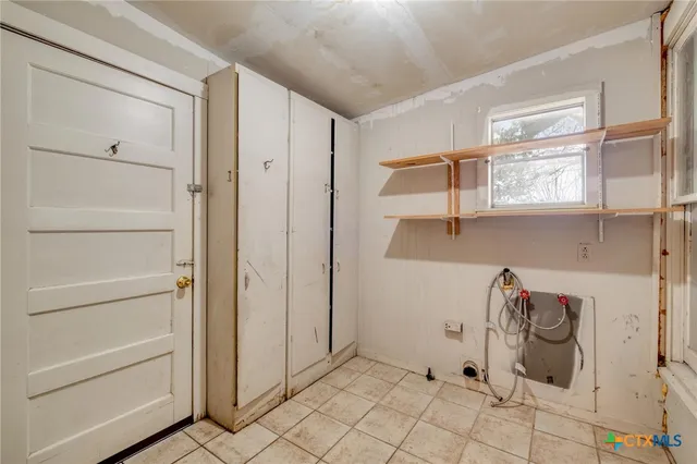 a view of walk in closet