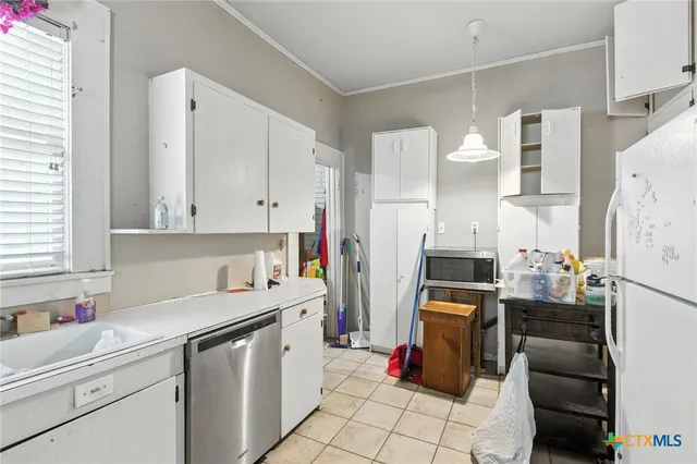 $199,500 | 409 East Bowie Street, Luling, TX 78648