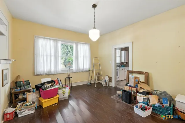 $199,500 | 409 East Bowie Street, Luling, TX 78648