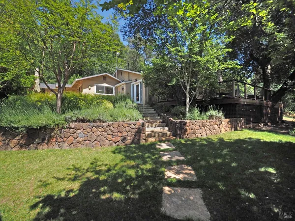 $1,575,000 | 22549 River Road, Geyserville, CA 95441