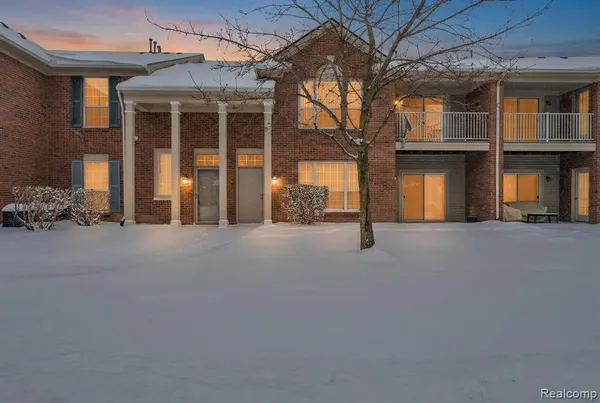$1,800 | 8208 Chesapeake Circle, Walled Lake, MI 48390