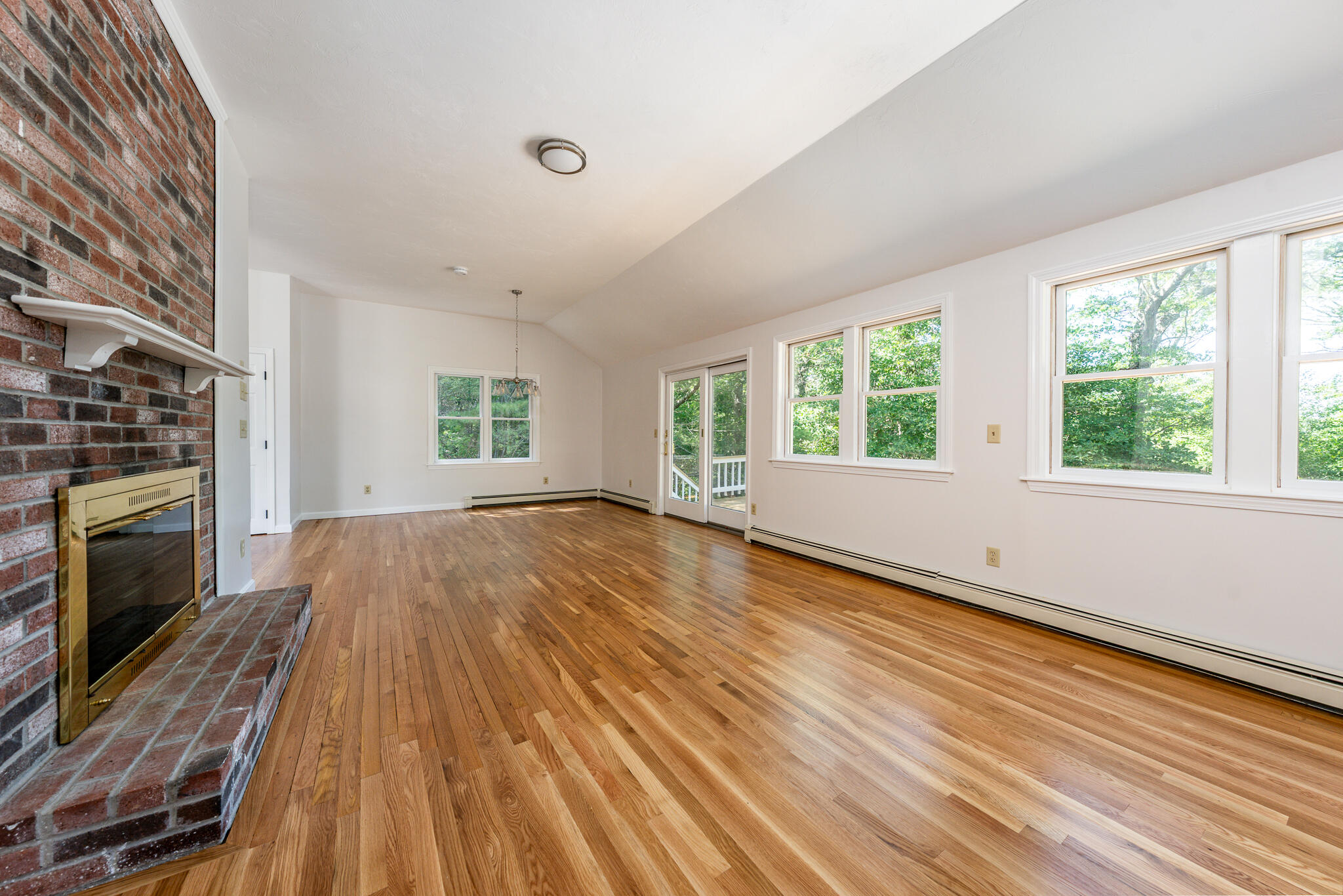 100 Farmersville Road Sandwich, MA 02563 - Photo 18 of 35 livroom4
