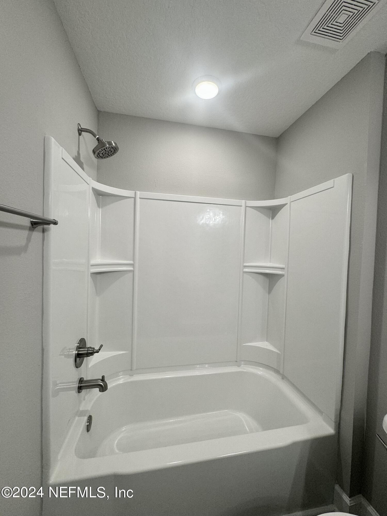 29 Cedar Elm Way St. Augustine, FL 32092 - Photo 26 of 31 2nd Bathroom Tub