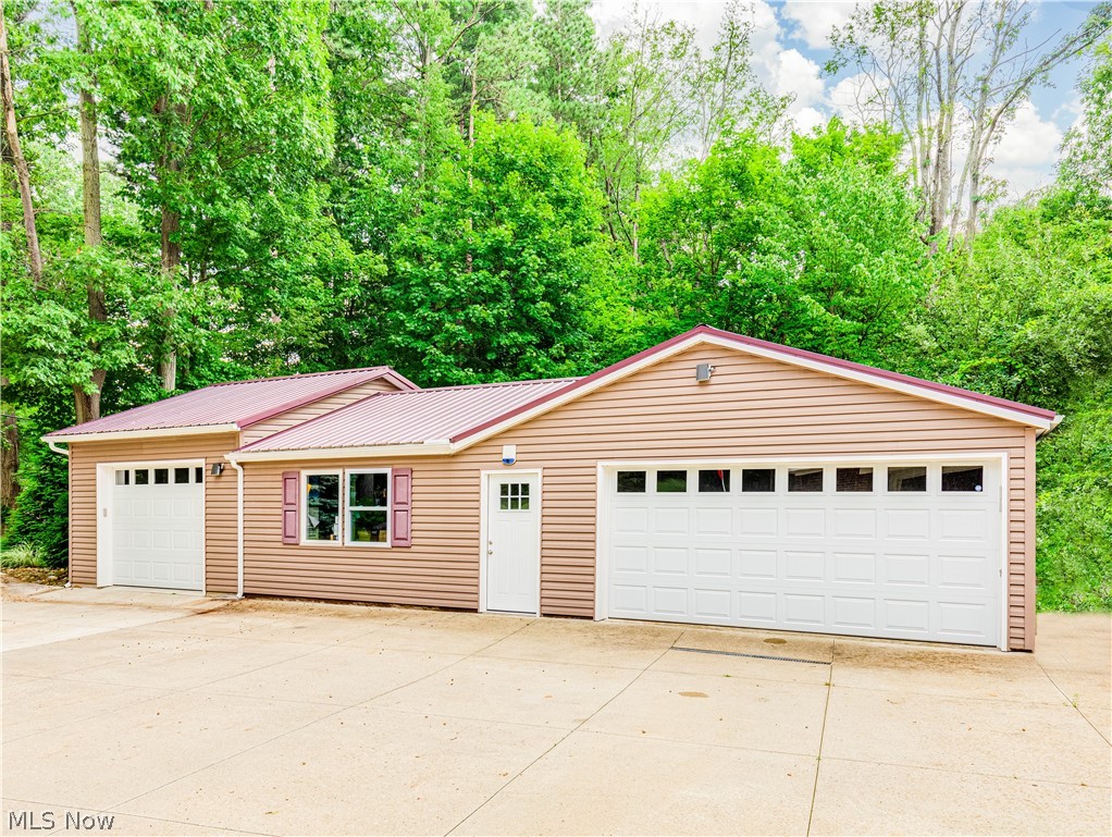 800 North Hametown Road Akron, OH 44333 - Photo 3 of 32 View of detached garage