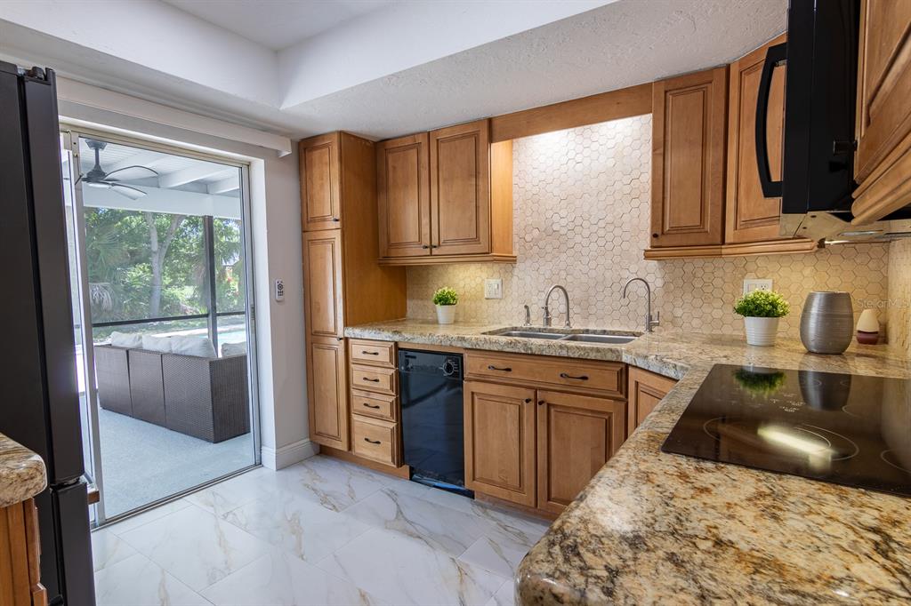 3338 Roslyn Road Venice, FL 34293 - Photo 7 of 31 Gallery Image 7
