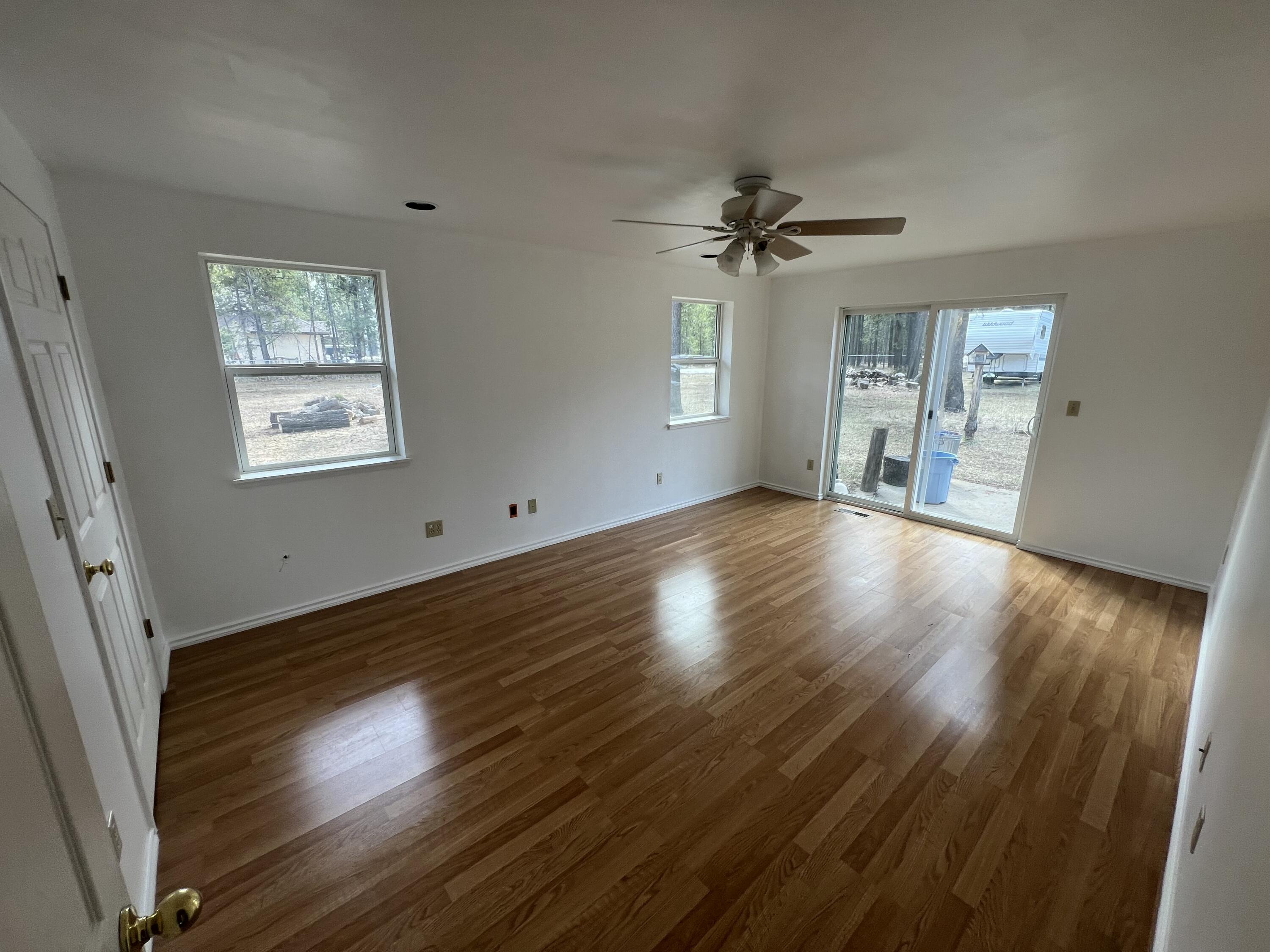 17219 Bakersfield Road Bend, OR 97707 - Photo 5 of 10 IMG_4658
