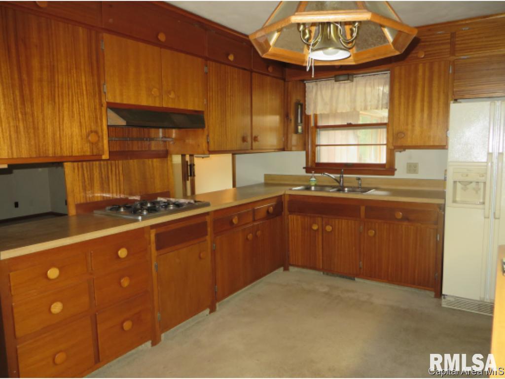 100 Circle Drive Springfield, IL 62703 - Photo 3 of 18 Gallery Image 3