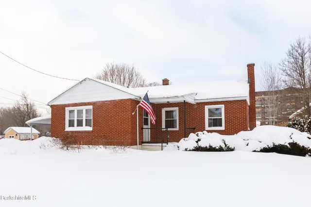 $299,900 | 15 Longfellow Avenue, Pittsfield, MA 01201