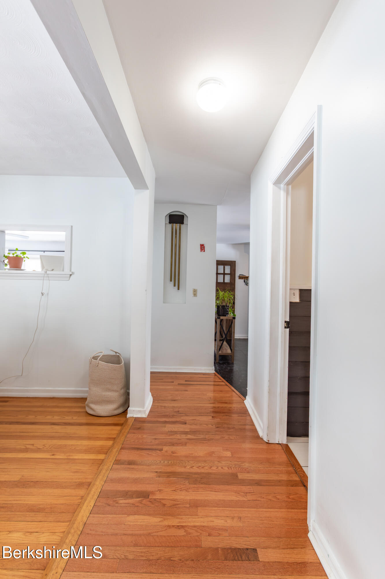 15 Longfellow Avenue Pittsfield, MA 01201 - Photo 18 of 31 Main level hallway