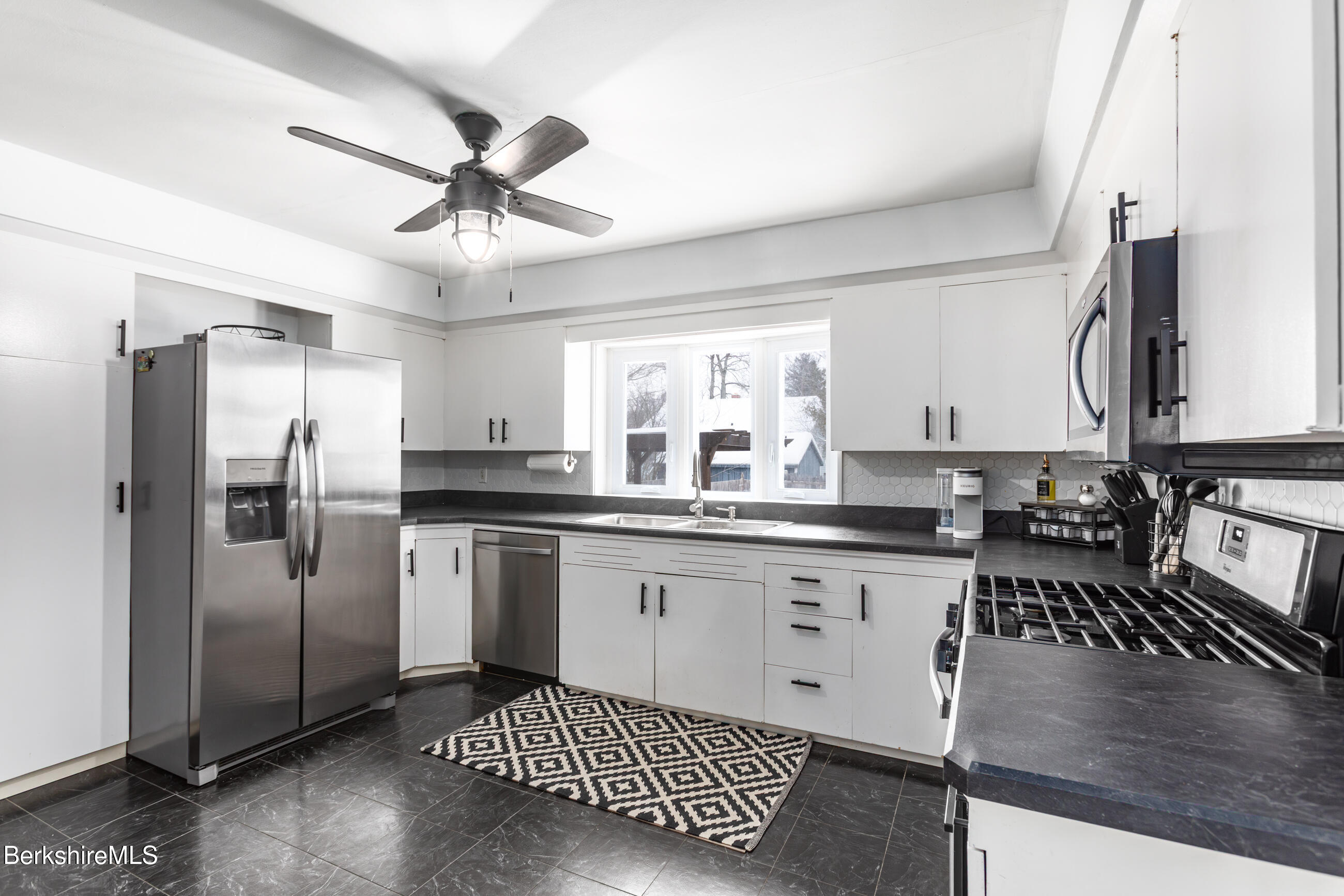 15 Longfellow Avenue Pittsfield, MA 01201 - Photo 7 of 31 Kitchen