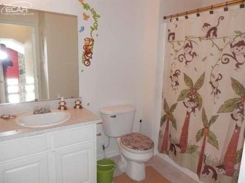 737 Ridgecrest Street Fenton, MI 48430 - Photo 9 of 12 20430155-8.JPG