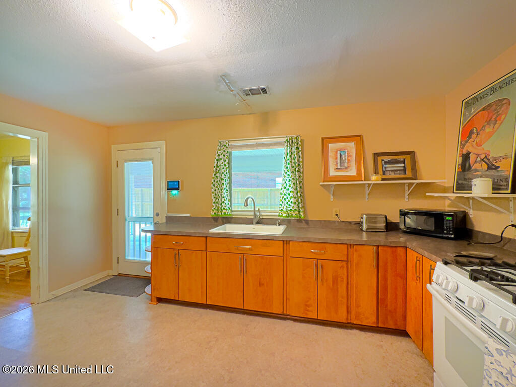 4905 Courthouse Road Gulfport, MS 39507 - Photo 12 of 23 Kitchen_03