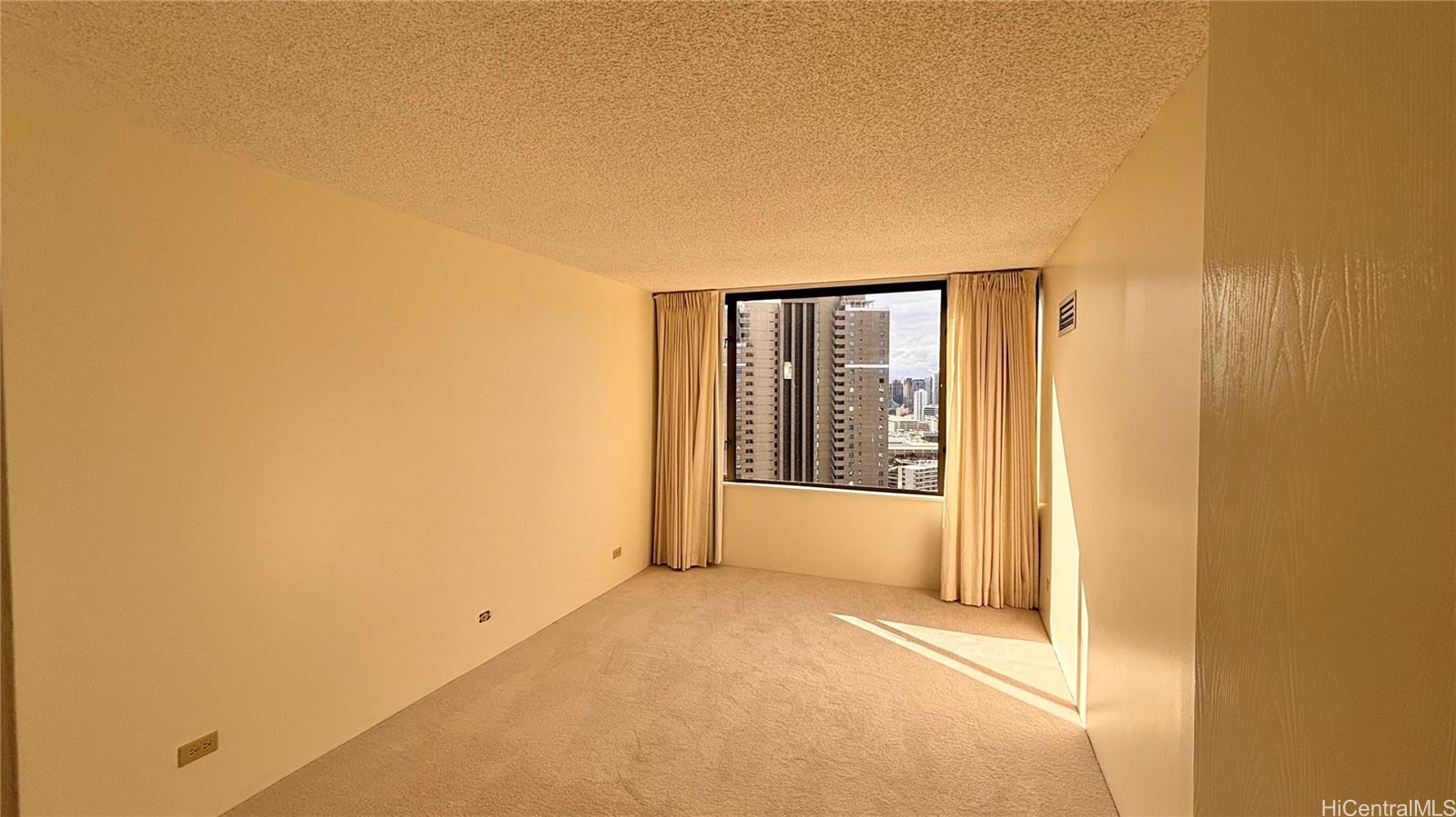 411 Hobron Lane, Unit 3208 Honolulu, HI 96815 - Photo 5 of 9 a view of an empty room with a window