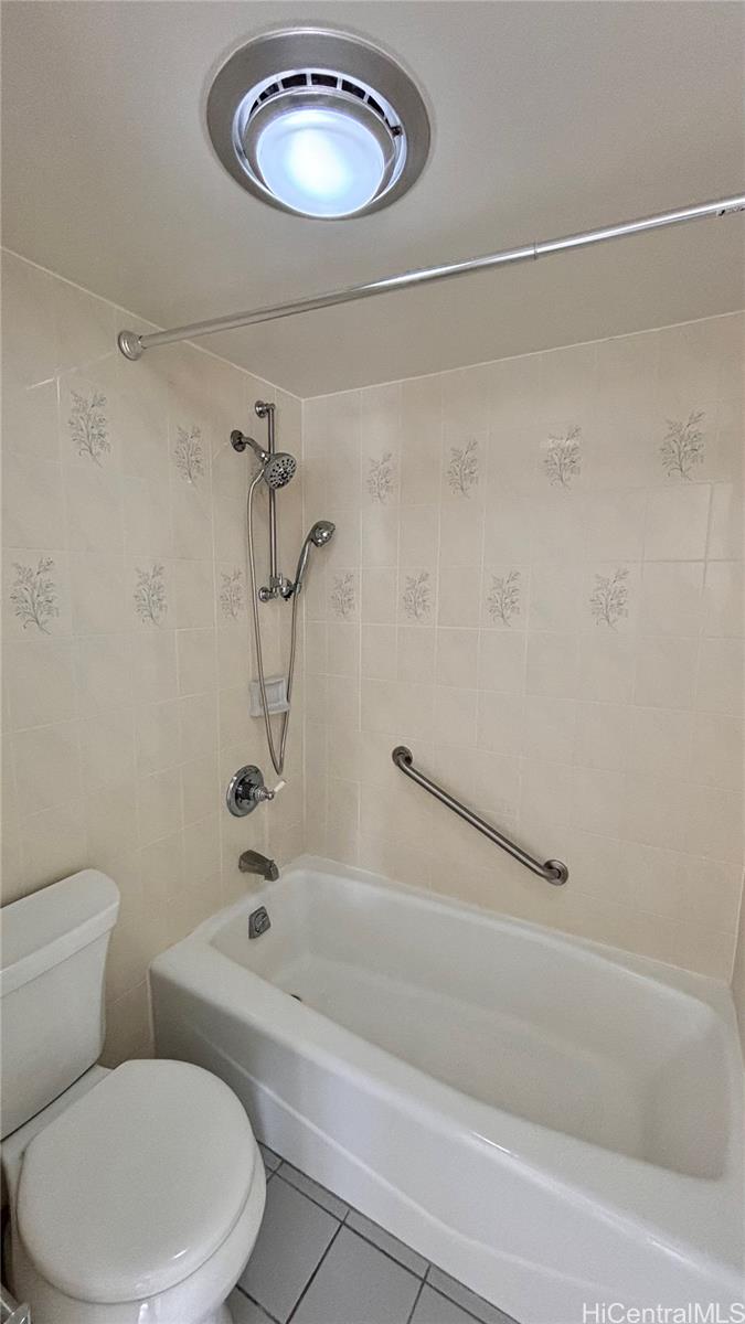 411 Hobron Lane, Unit 3208 Honolulu, HI 96815 - Photo 7 of 9 a white toilet sitting next to a bath tub and a shower