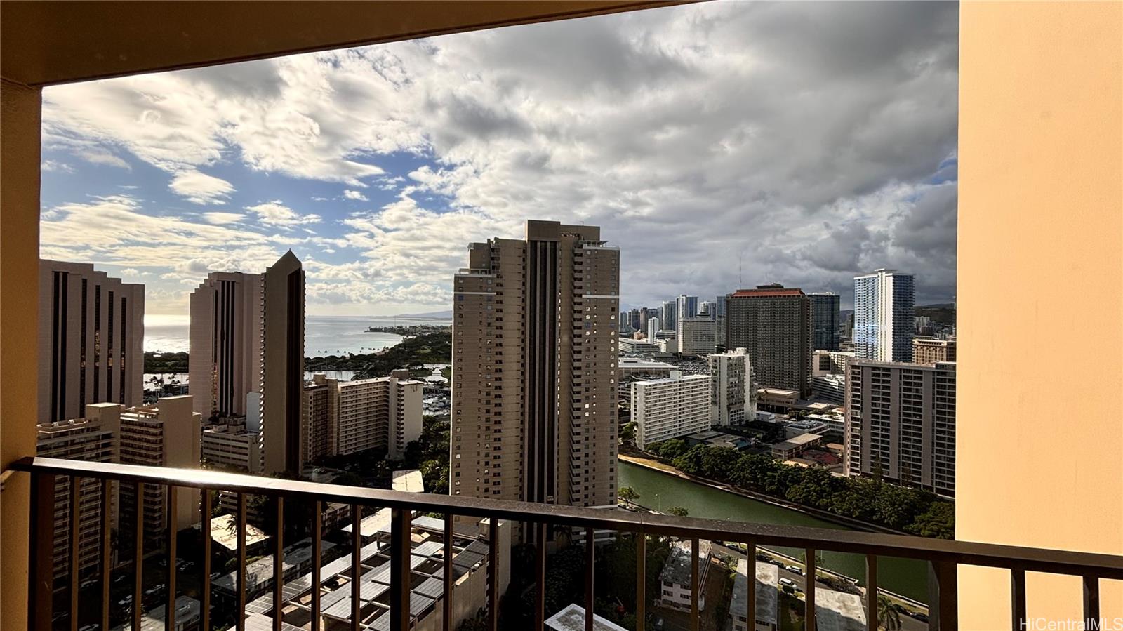 411 Hobron Lane, Unit 3208 Honolulu, HI 96815 - Photo 9 of 9 a view of a balcony with city view
