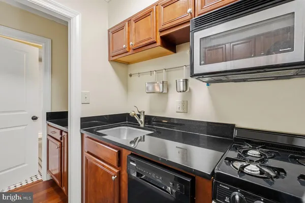 $1,750 | 906 South Washington Street, Unit 101, Alexandria, VA 22314