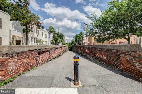 $1,750 | 906 South Washington Street, Unit 101, Alexandria, VA 22314