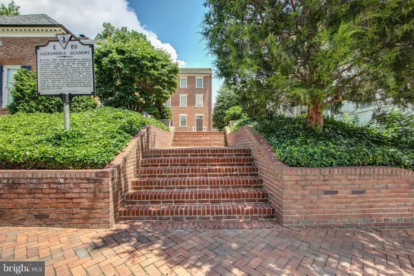 $1,750 | 906 South Washington Street, Unit 101, Alexandria, VA 22314