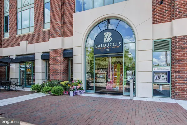 $1,750 | 906 South Washington Street, Unit 101, Alexandria, VA 22314