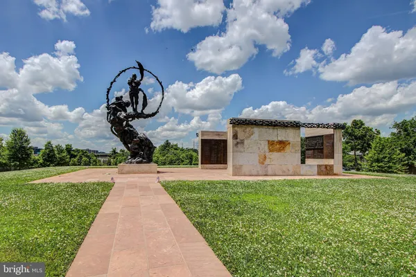 $1,750 | 906 South Washington Street, Unit 101, Alexandria, VA 22314