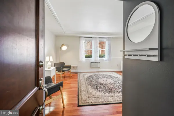 $1,750 | 906 South Washington Street, Unit 101, Alexandria, VA 22314