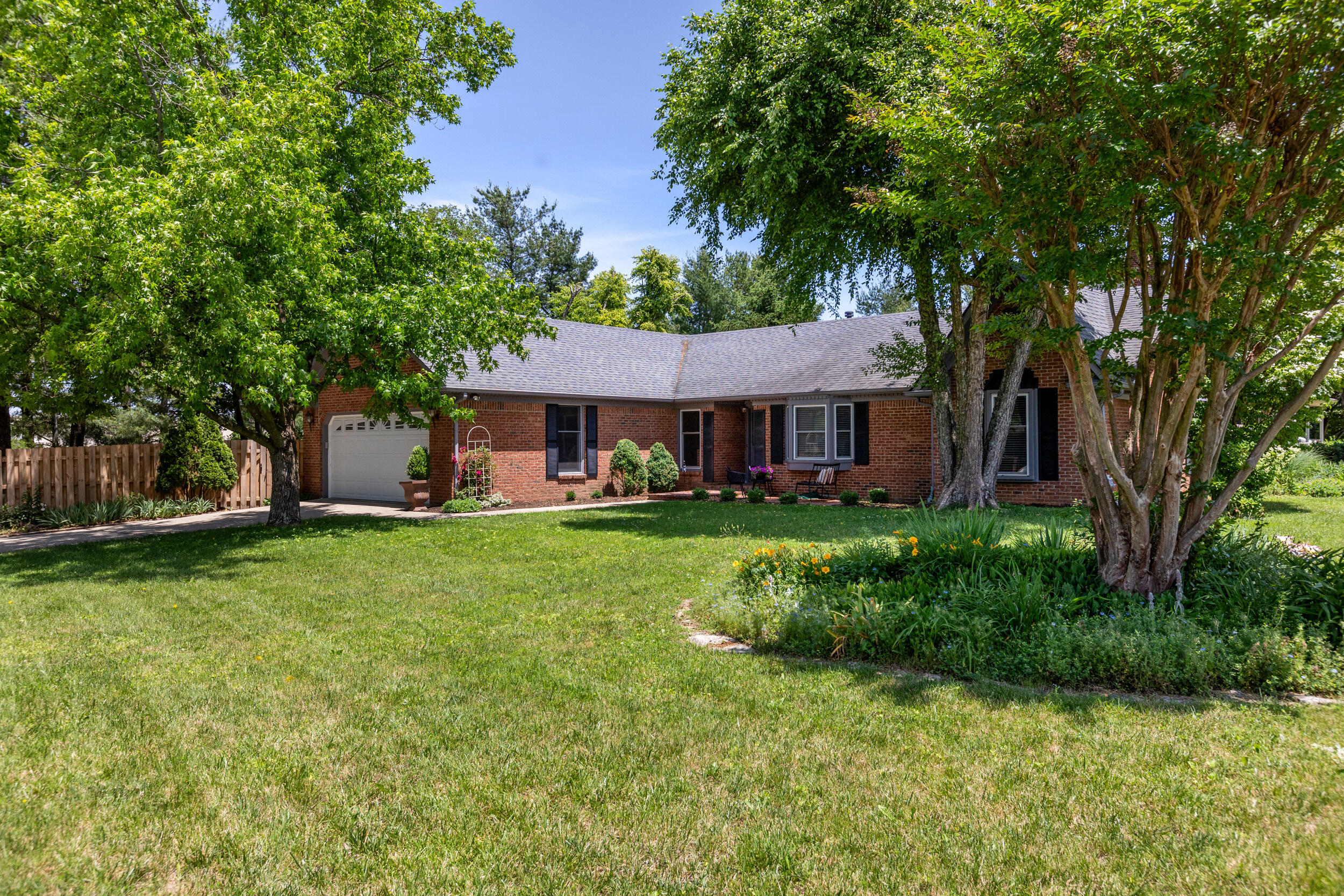 617 Hunters Ridge Road Versailles, KY 40383 - Photo 2 of 29 Front side view