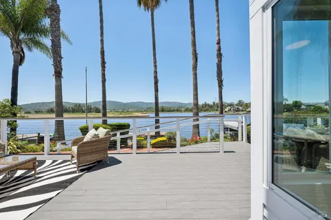$1,799,000 | 35 Caribe Isle, Novato, CA 94949