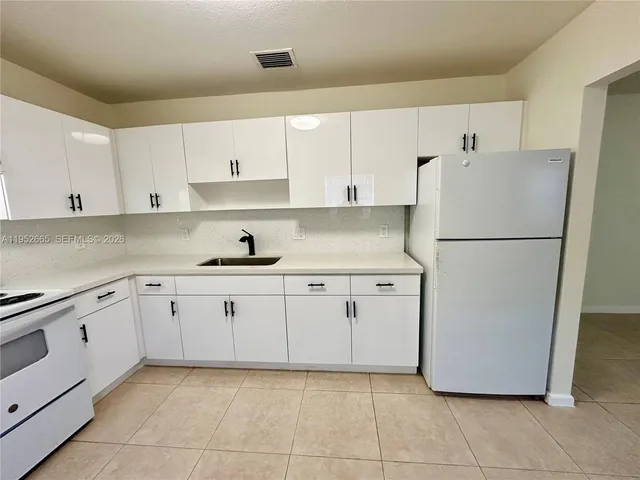 $2,900 | 6320 Northwest 1st Place, Unit 6322, Miami, FL 33150