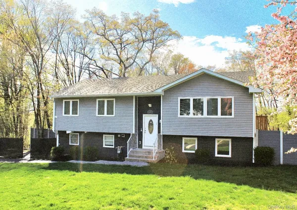 $1,999,999 | 7 Wilshire Drive, Spring Valley, NY 10977