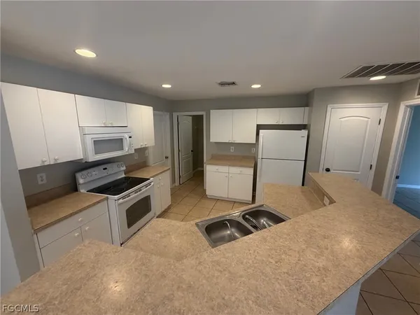 $1,675 | 1405 West 13th Street, Lehigh Acres, FL 33972