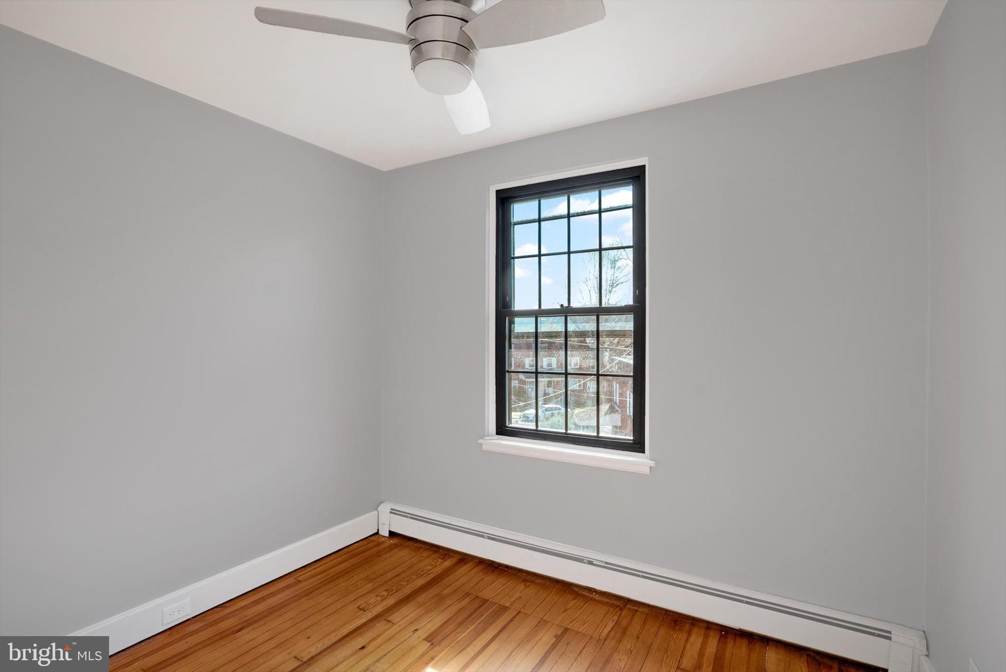 315 Sunset Road Reading, PA 19611 - Photo 13 of 20 an empty room with a window
