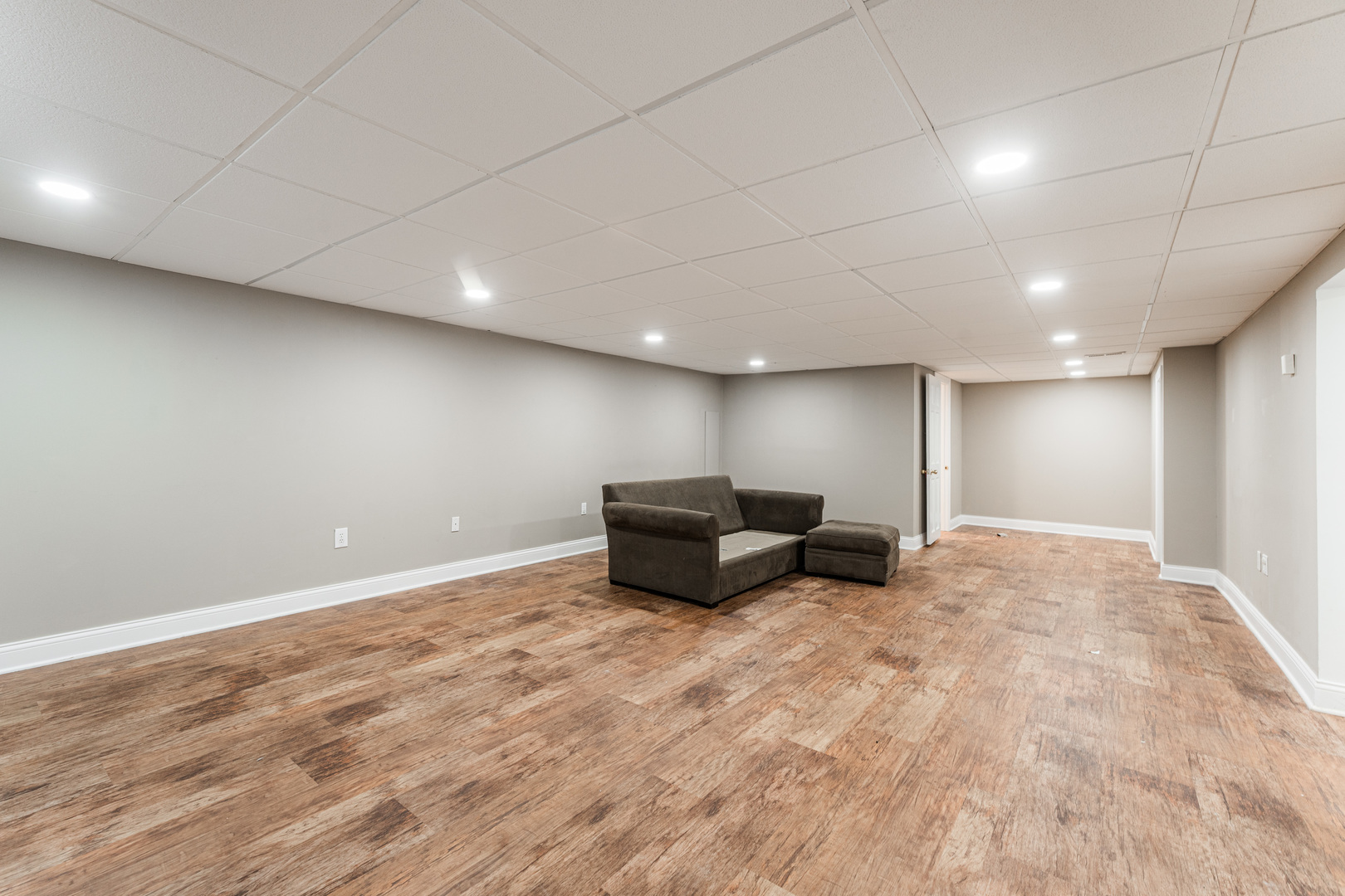 239 Nordic Road Bloomingdale, IL 60108 - Photo 19 of 40 a large room with wooden floor