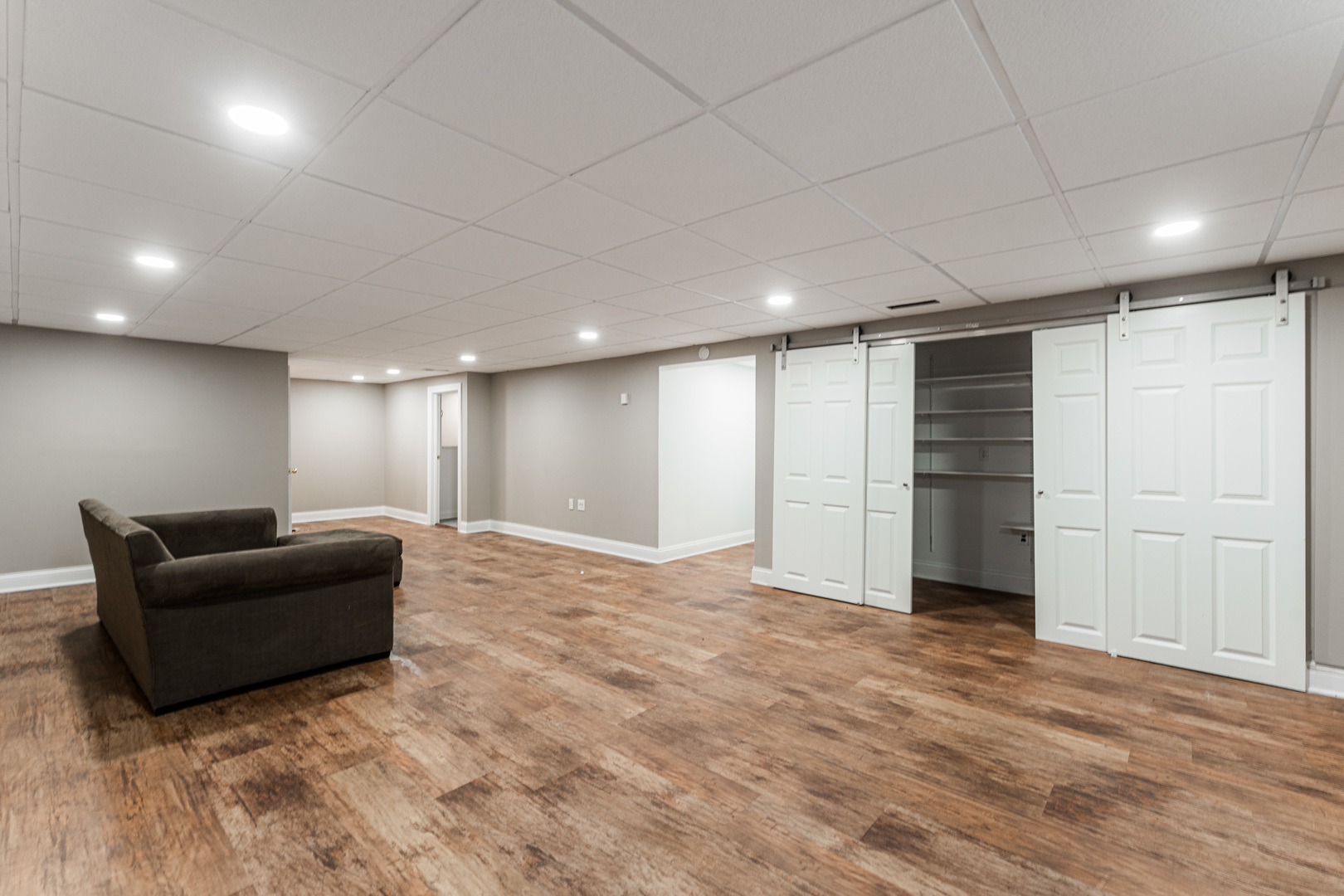 239 Nordic Road Bloomingdale, IL 60108 - Photo 20 of 40 a view of an empty room with wooden floor