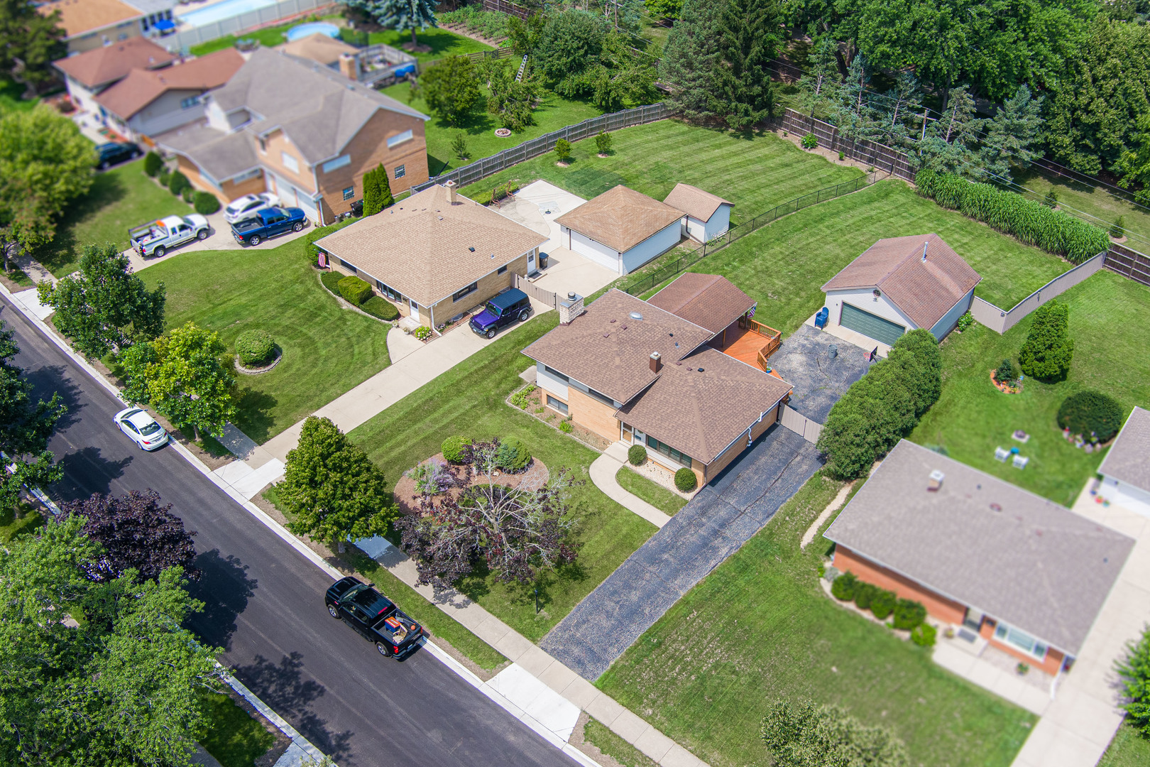 239 Nordic Road Bloomingdale, IL 60108 - Photo 30 of 40 an aerial view of a house with a garden
