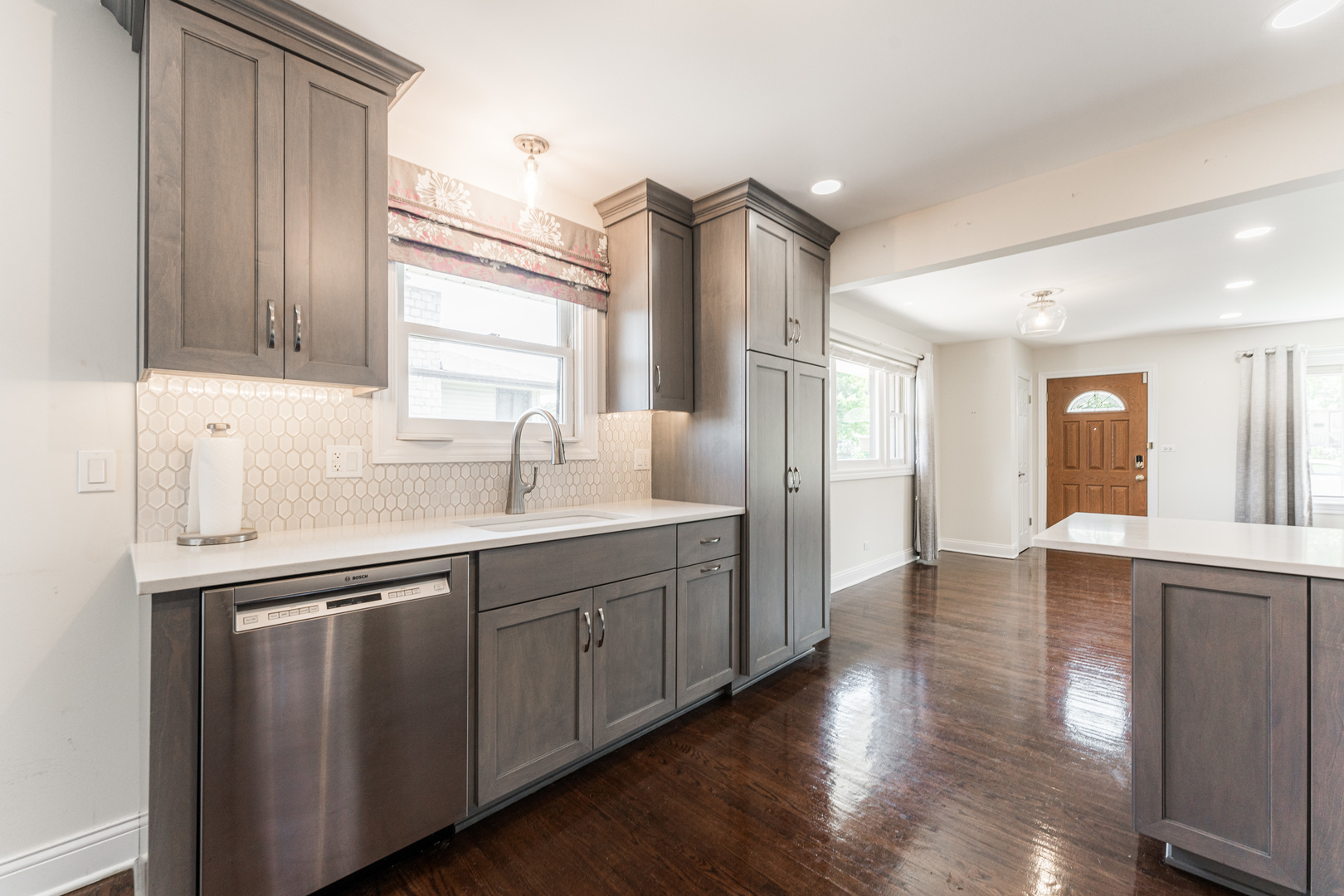 239 Nordic Road Bloomingdale, IL 60108 - Photo 10 of 40 a spacious bathroom with a double vanity sink and mirror