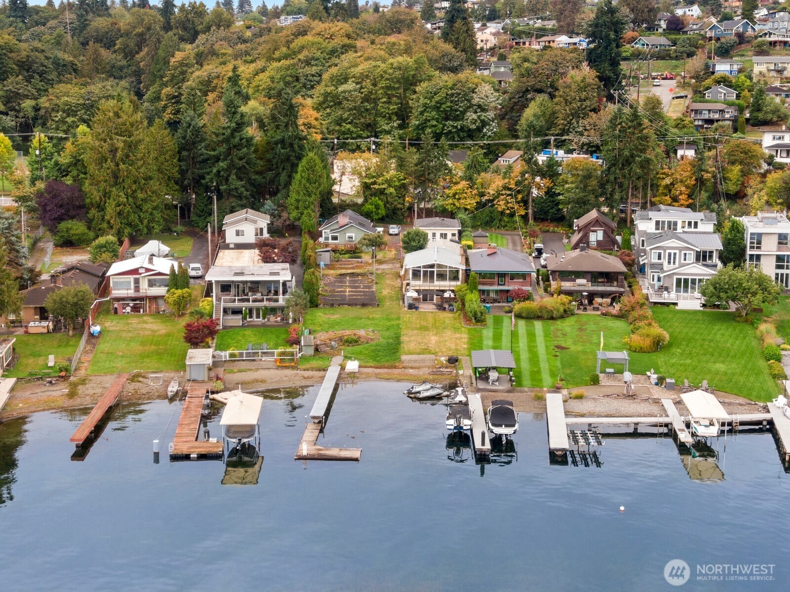10008 Rainier Avenue South Seattle, WA 98178 - Photo 11 of 40 a view of a tennis ground with sitting area