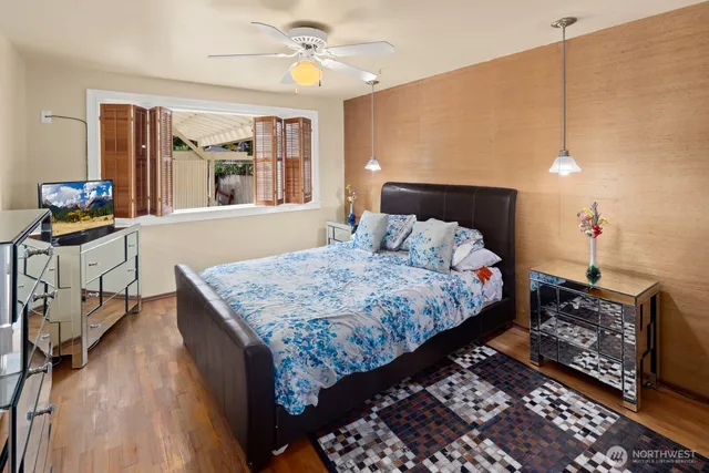 a bedroom that has a bed and a table in it