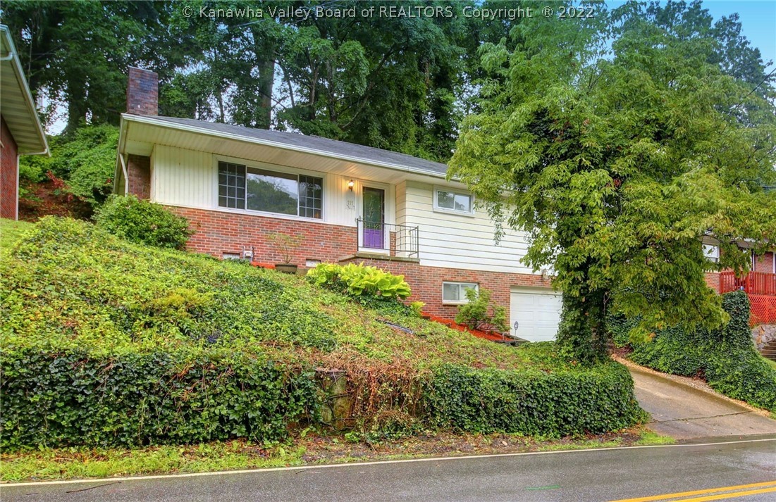 111 Hickory Road Charleston, WV 25314 - Photo 1 of 30 Gallery Image 1