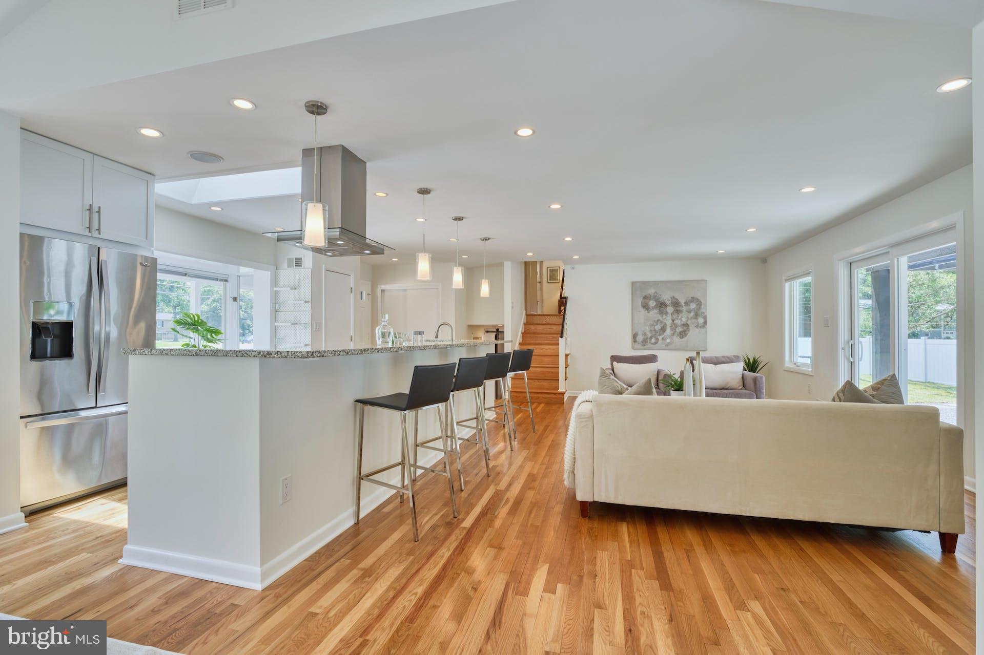 8320 Fort Hunt Road Alexandria, VA 22308 - Photo 6 of 63 Open, airy and bright.