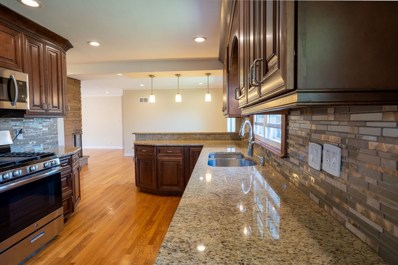 1375 Parkside Drive Park Ridge, IL 60068 - Photo 9 of 40 Gallery Image 9