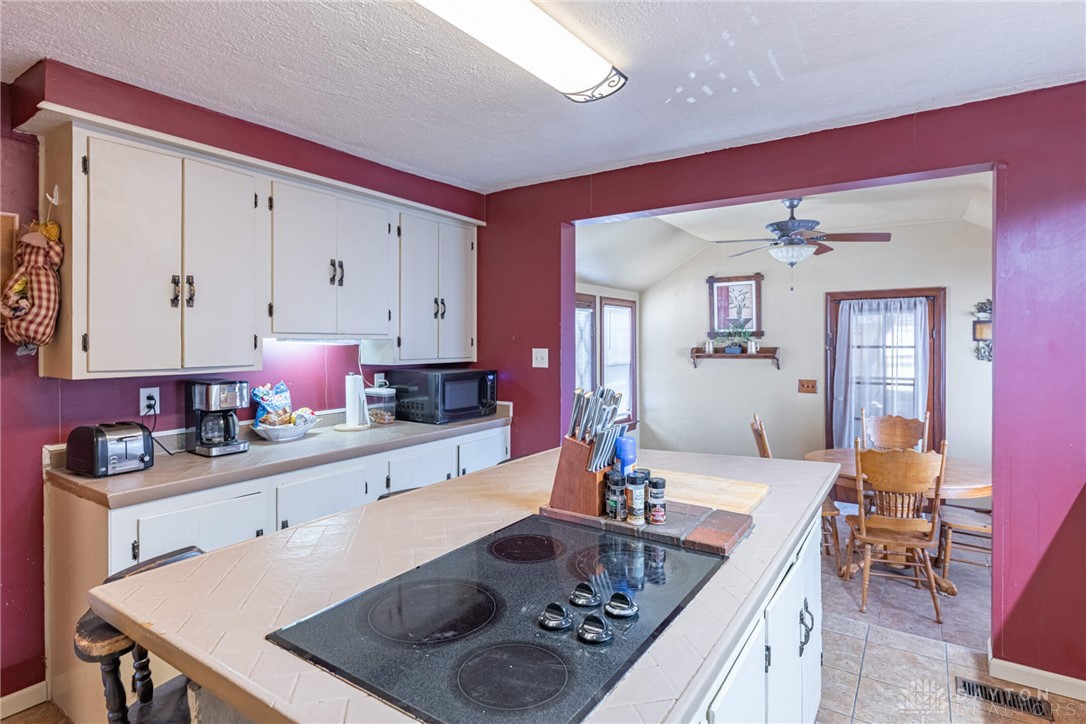 359 Diamond Mill Road New Lebanon, OH 45345 - Photo 8 of 42 Gallery Image 8