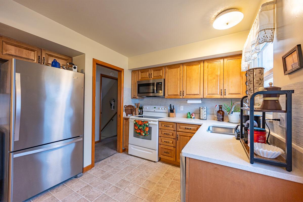 204 Deerfield Road Columbus, OH 43228 - Photo 2 of 24 204 Deerfield Rd - 22