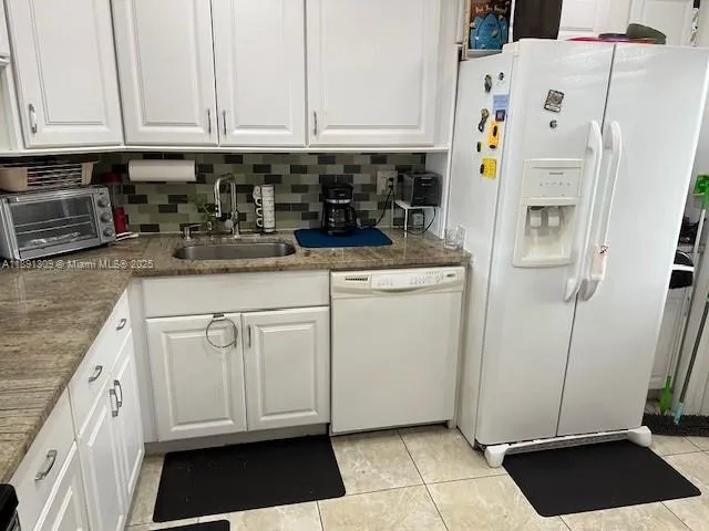 $179,000 | 329 Southeast 3rd Street, Unit 304S, Hallandale Beach, FL 33009